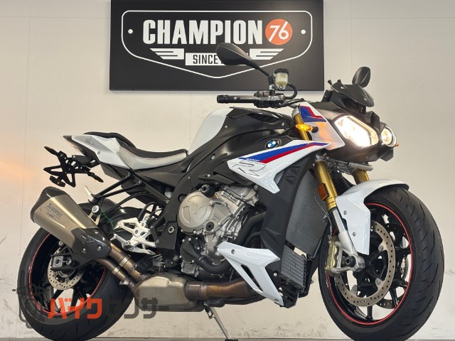 S1000R　　純正アクラポビッチマフラー　カーボンタンクカバー他カーボンパーツ多数　ベビーフェイススライダー　ＵＳＢ　ＥＴＣ