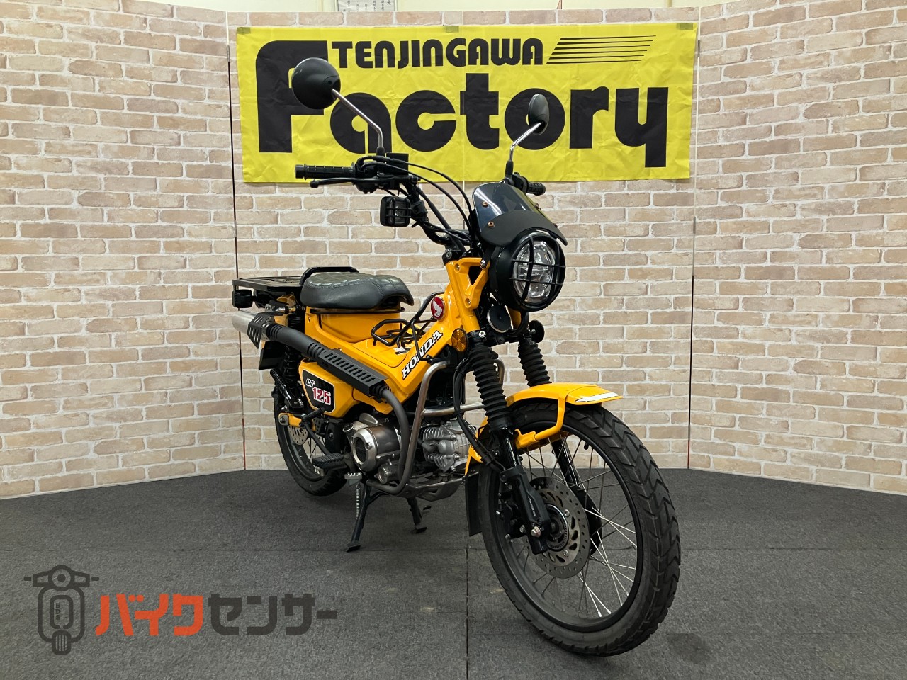 CT125ハンターカブ モリワキマフラー　メーターバイザー　センターキャリア_4