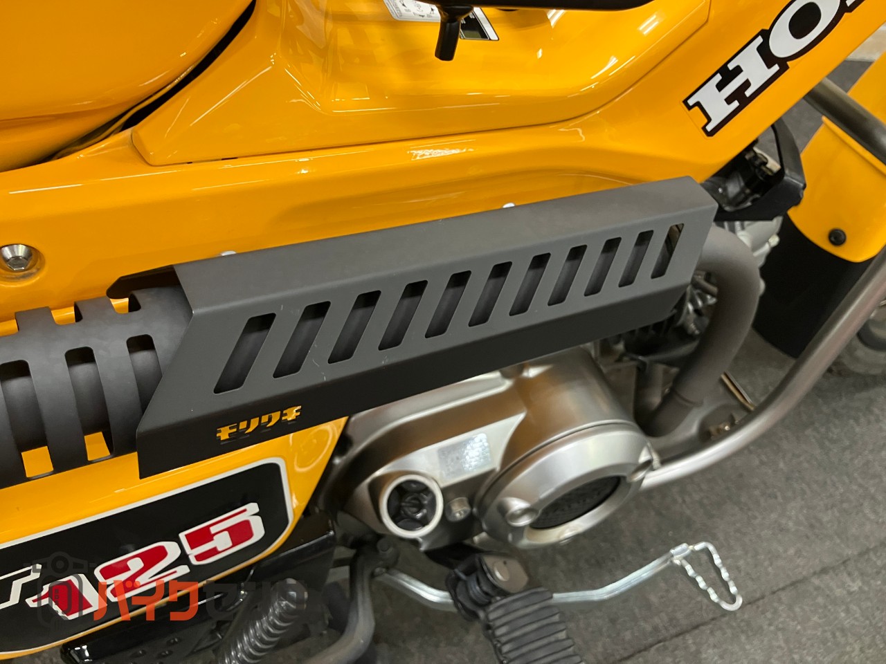 CT125ハンターカブ モリワキマフラー　メーターバイザー　センターキャリア_10