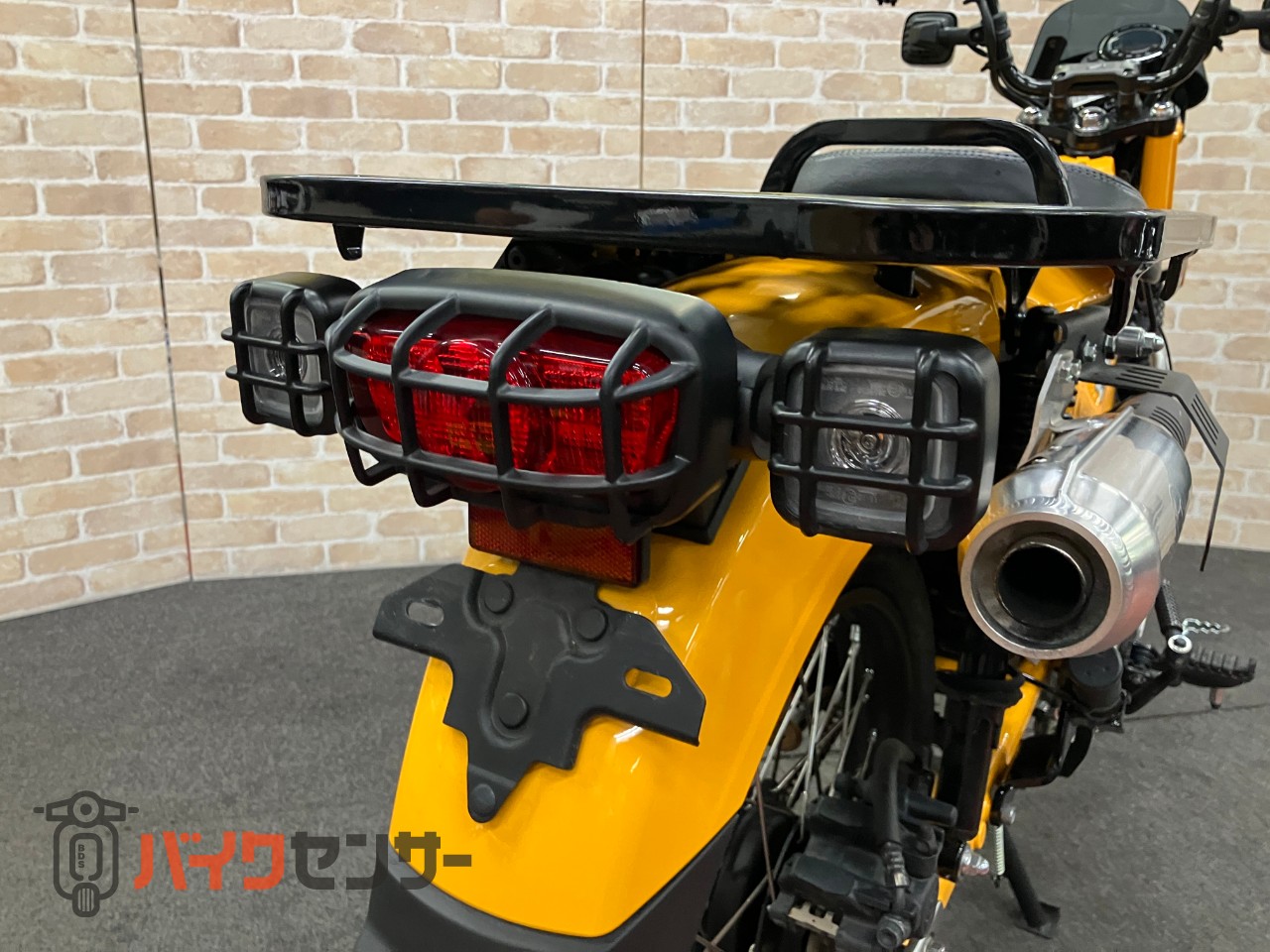 CT125ハンターカブ モリワキマフラー　メーターバイザー　センターキャリア_11