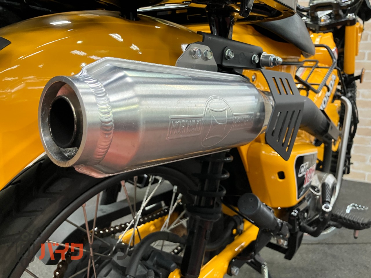 CT125ハンターカブ モリワキマフラー　メーターバイザー　センターキャリア_12
