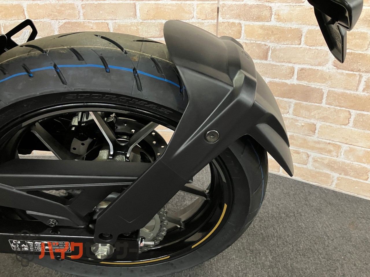 GIXXER250 2025年モデル　ＬＥＤヘッドライト　油冷シングルエンジン_12