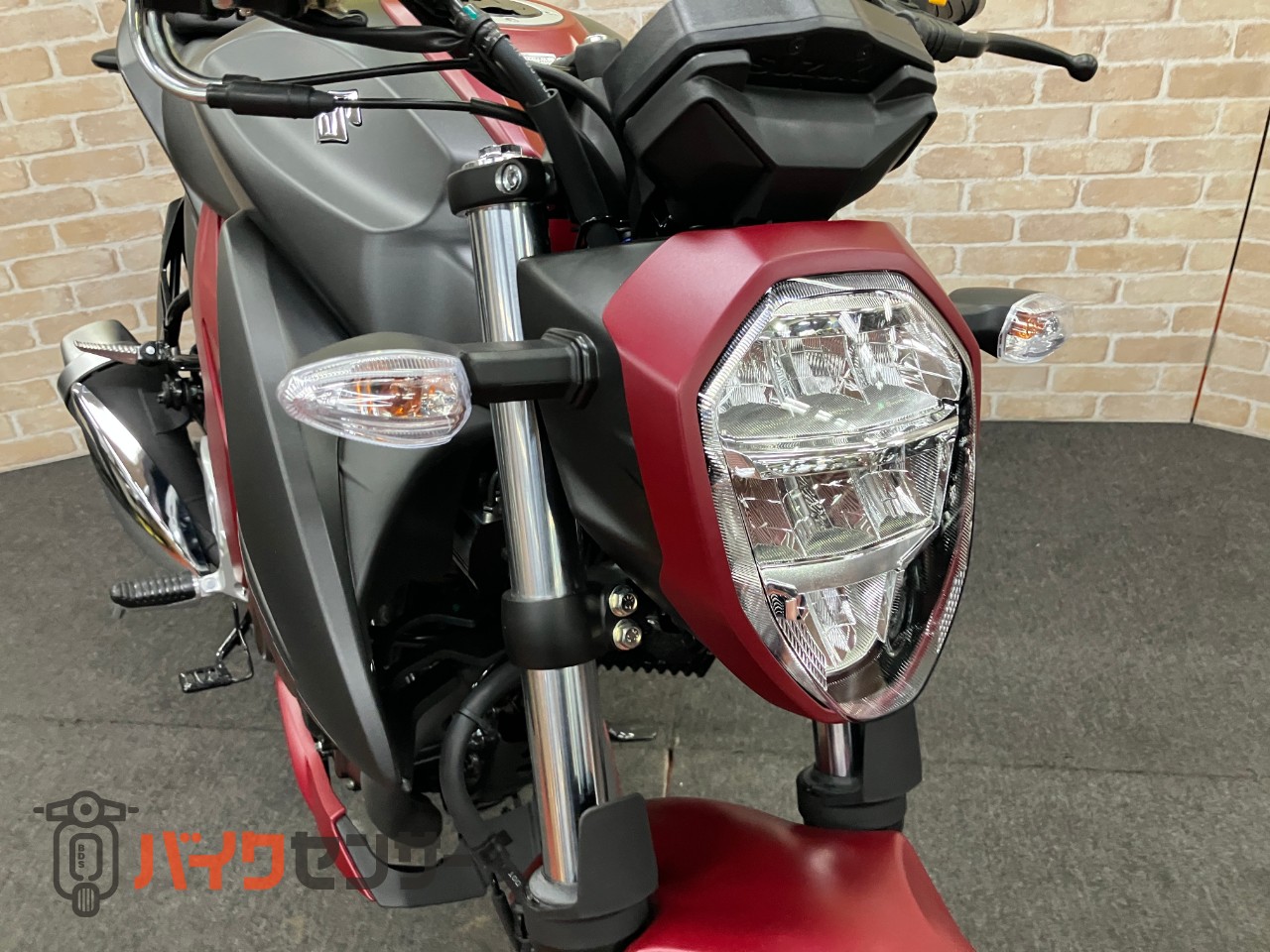 GIXXER250 2025年モデル　ＬＥＤヘッドライト　油冷シングルエンジン_17