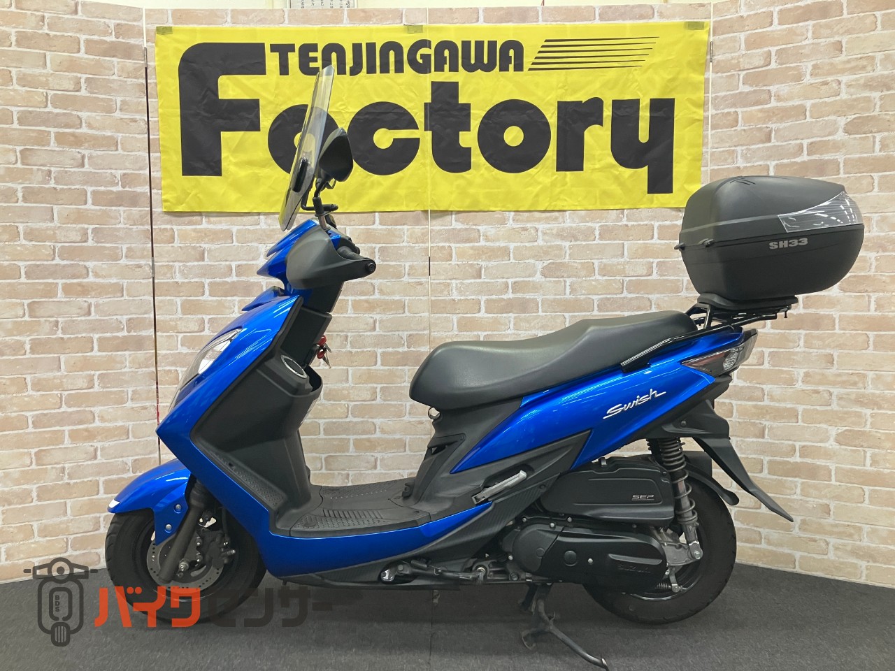 スウィッシュ ナックルバイザー グリップヒーター 大型スクリーン SHADリアボックス33L_1