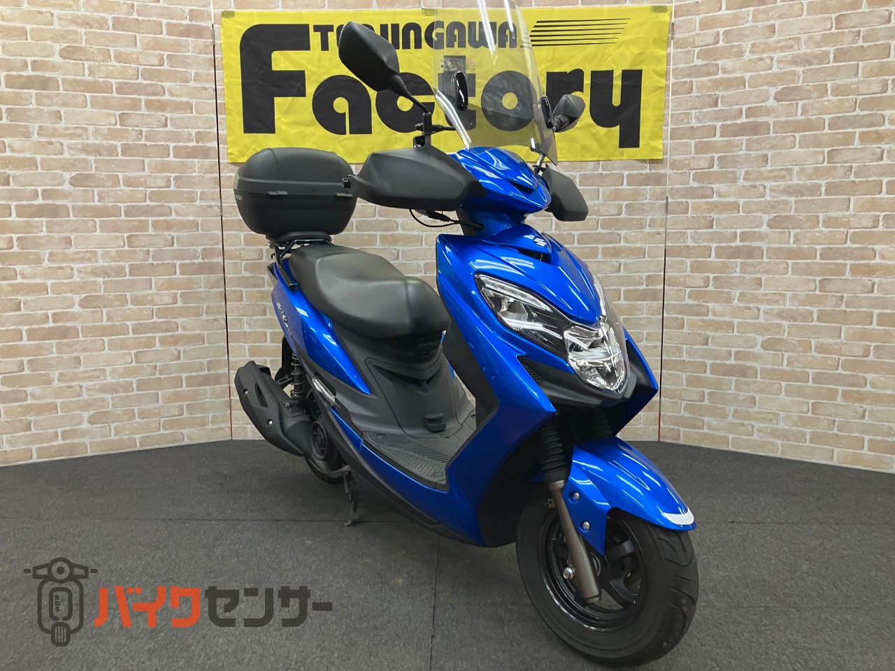 スウィッシュ ナックルバイザー グリップヒーター 大型スクリーン SHADリアボックス33L_2