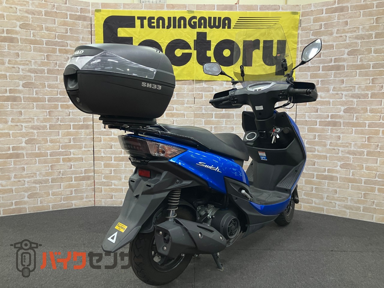 スウィッシュ ナックルバイザー グリップヒーター 大型スクリーン SHADリアボックス33L_4