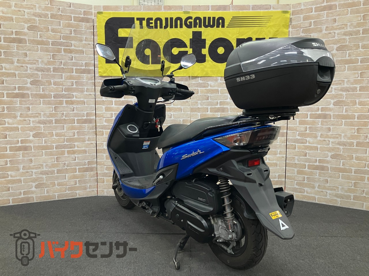 スウィッシュ ナックルバイザー グリップヒーター 大型スクリーン SHADリアボックス33L_5