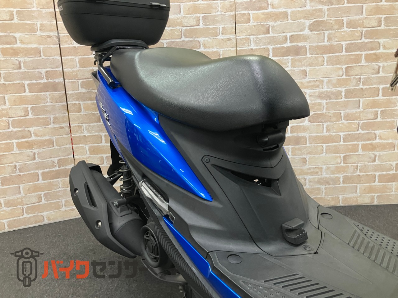 スウィッシュ ナックルバイザー グリップヒーター 大型スクリーン SHADリアボックス33L_7