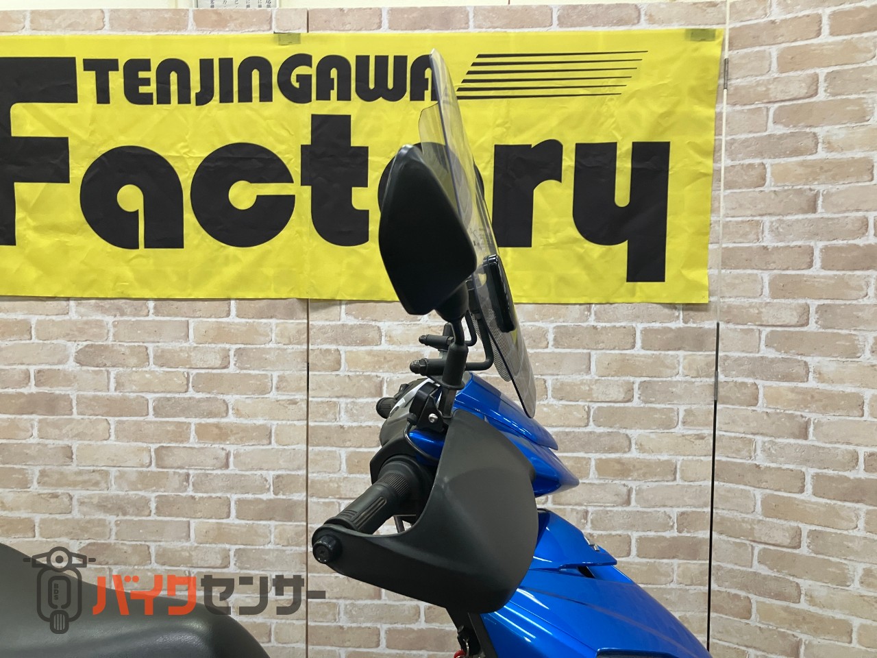 スウィッシュ ナックルバイザー グリップヒーター 大型スクリーン SHADリアボックス33L_9