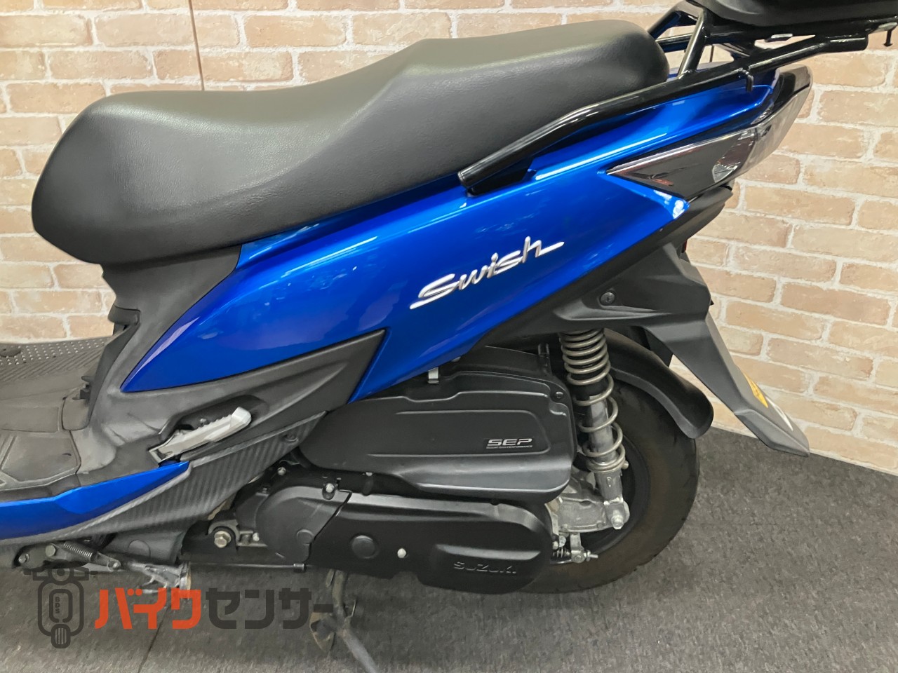 スウィッシュ ナックルバイザー グリップヒーター 大型スクリーン SHADリアボックス33L_12