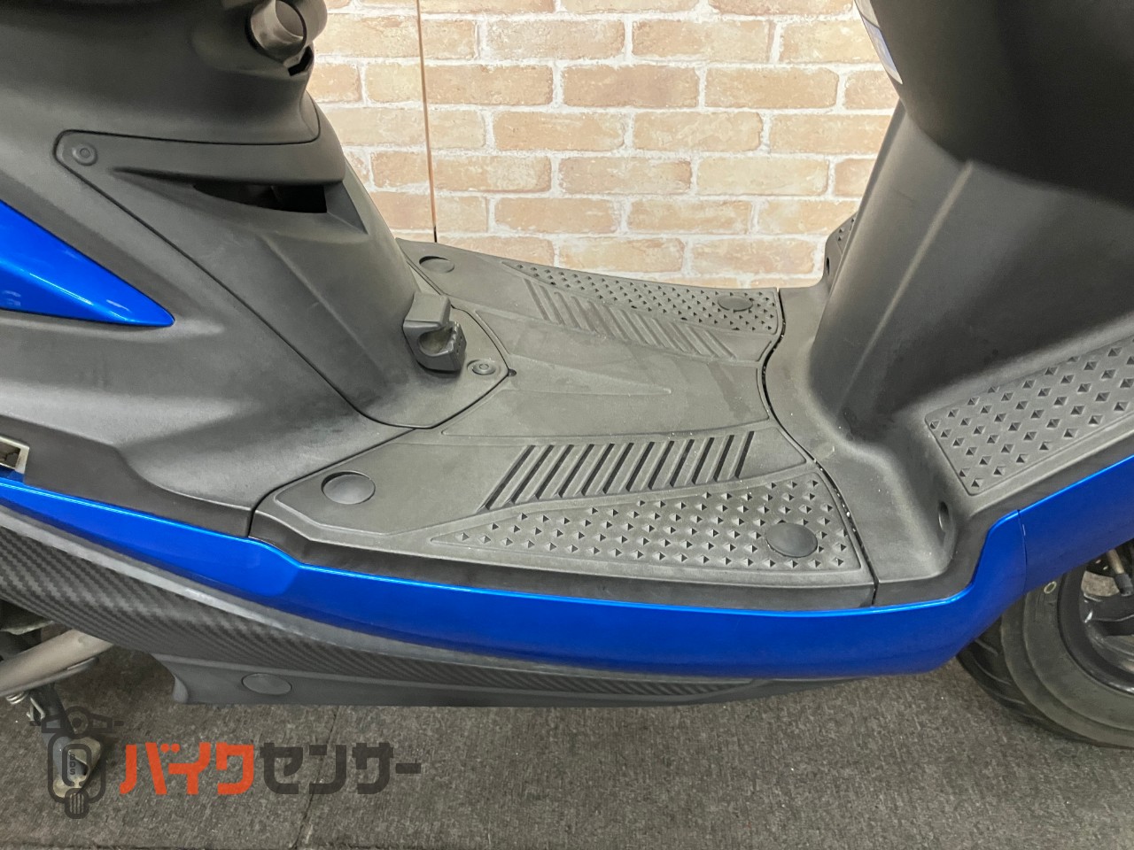 スウィッシュ ナックルバイザー グリップヒーター 大型スクリーン SHADリアボックス33L_13