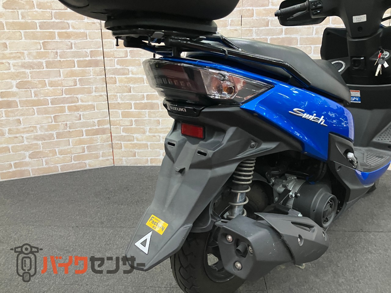 スウィッシュ ナックルバイザー グリップヒーター 大型スクリーン SHADリアボックス33L_18