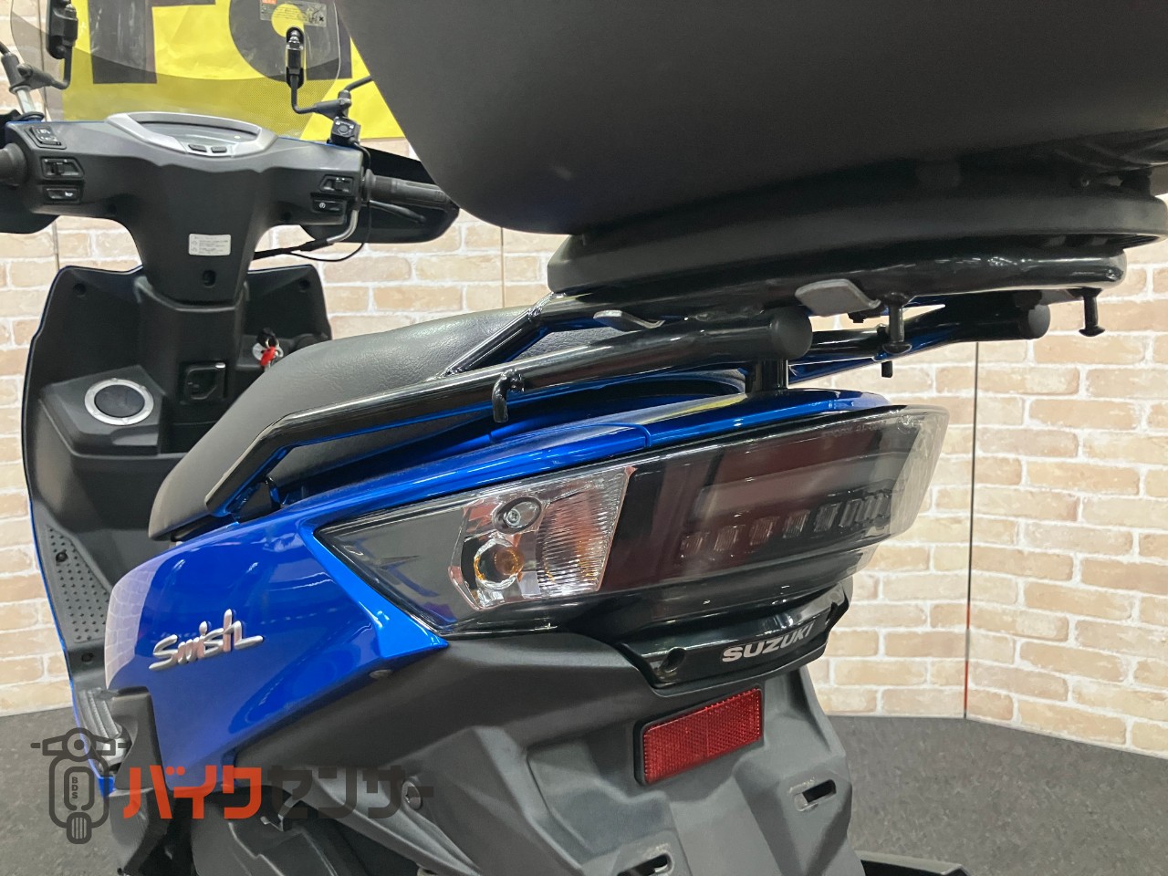 スウィッシュ ナックルバイザー グリップヒーター 大型スクリーン SHADリアボックス33L_21