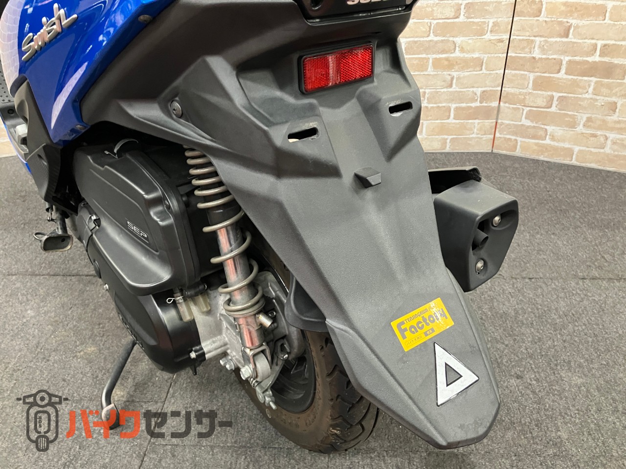 スウィッシュ ナックルバイザー グリップヒーター 大型スクリーン SHADリアボックス33L_22