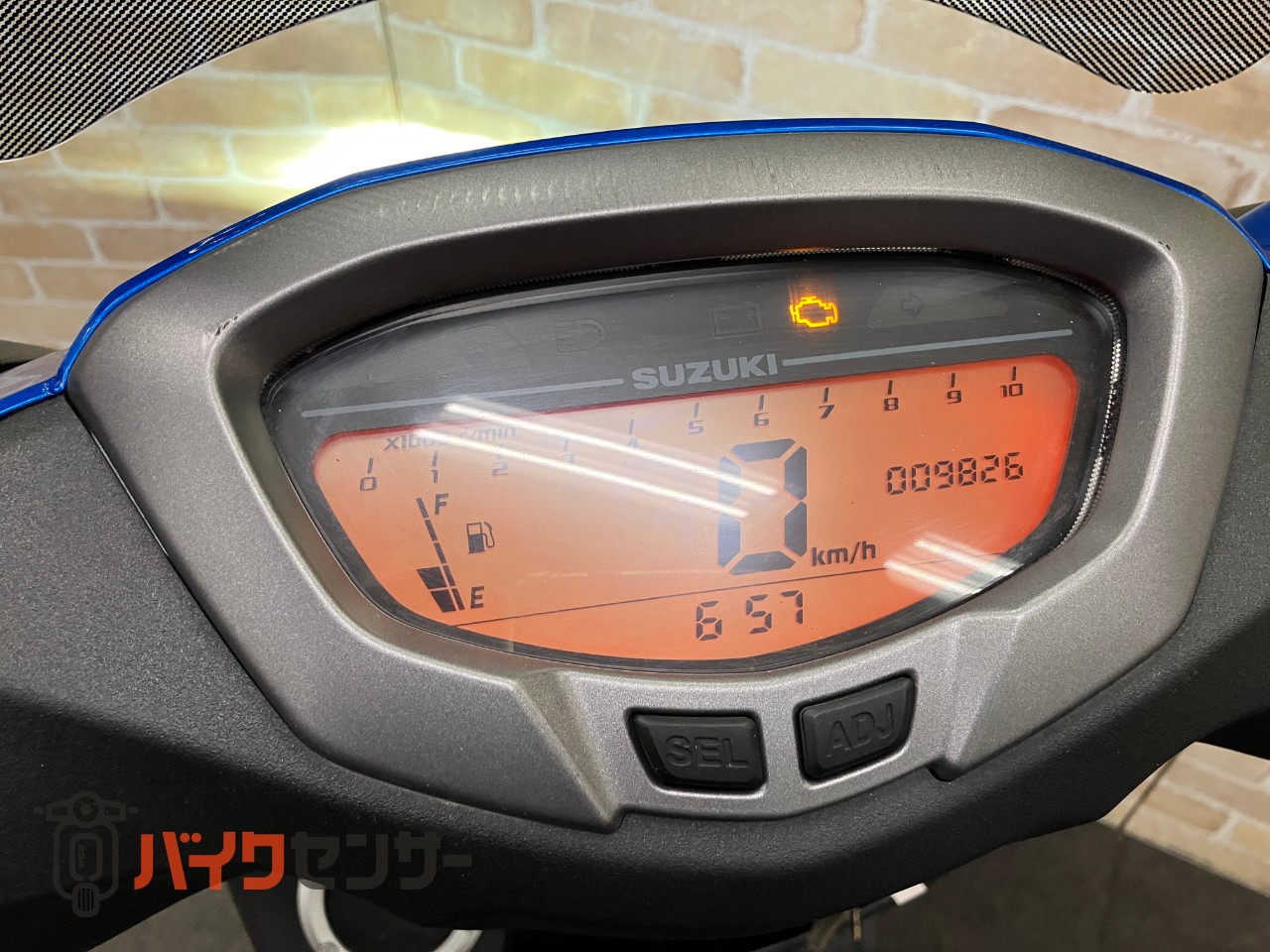 スウィッシュ ナックルバイザー グリップヒーター 大型スクリーン SHADリアボックス33L_23