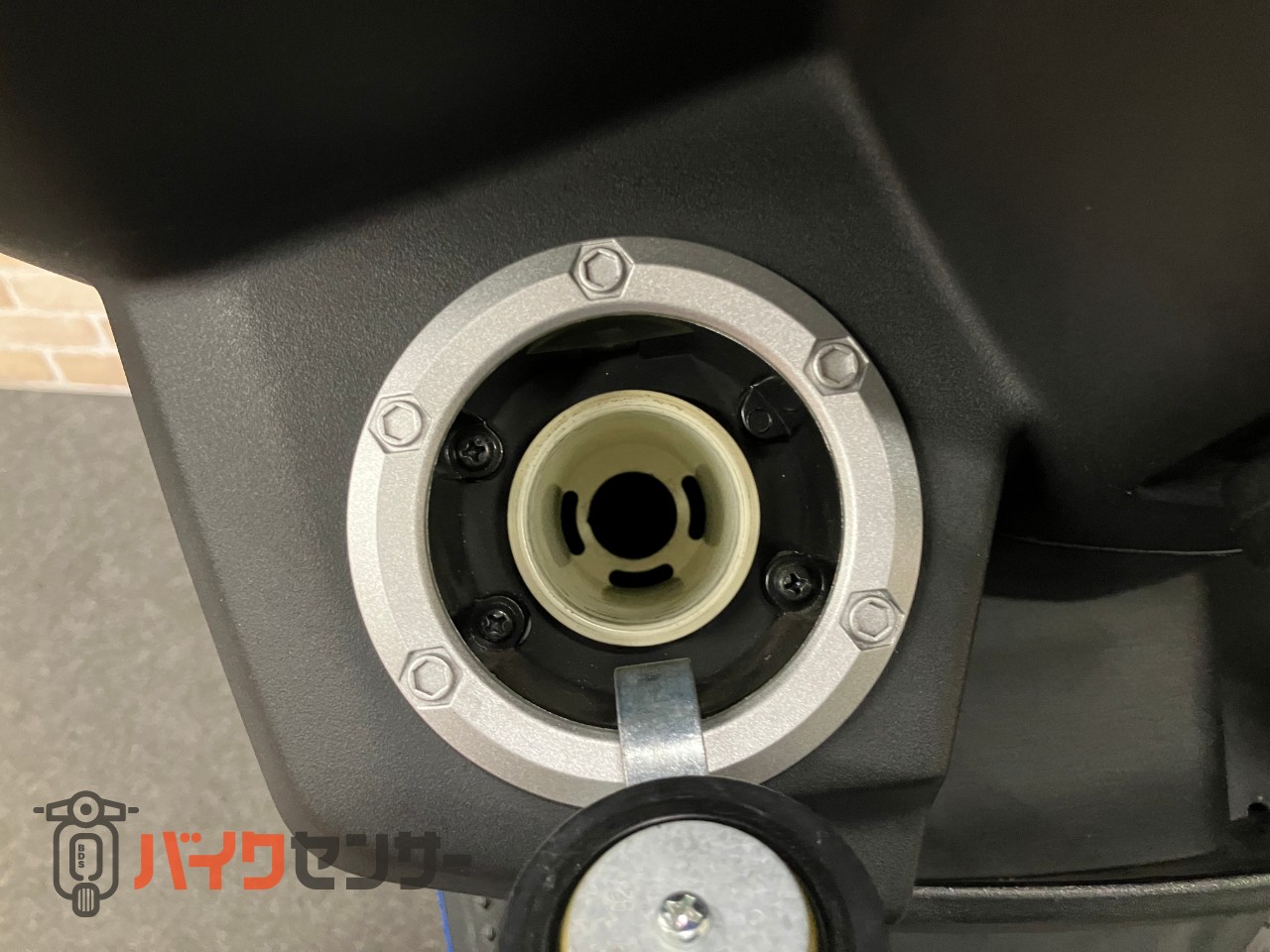 スウィッシュ ナックルバイザー グリップヒーター 大型スクリーン SHADリアボックス33L_24