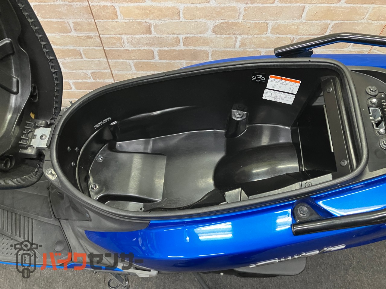 スウィッシュ ナックルバイザー グリップヒーター 大型スクリーン SHADリアボックス33L_31