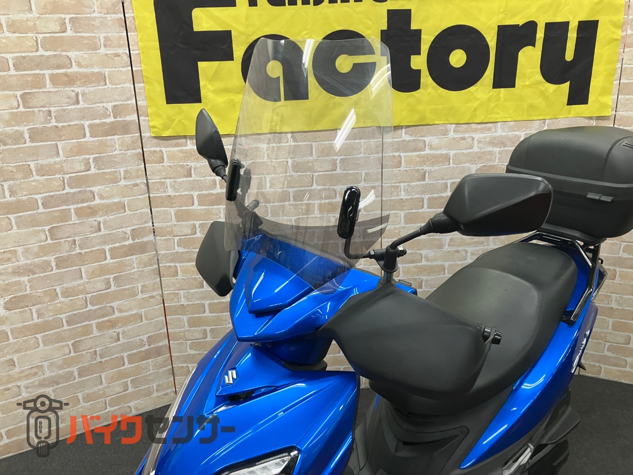 スウィッシュ ナックルバイザー グリップヒーター 大型スクリーン SHADリアボックス33L_32