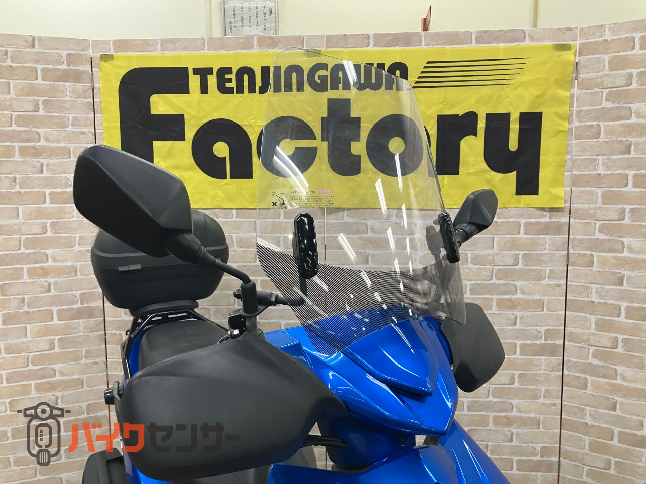 スウィッシュ ナックルバイザー グリップヒーター 大型スクリーン SHADリアボックス33L_37