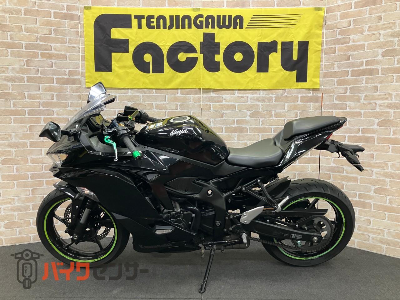 NINJA ZX-25R クイックシフター　ラジエタースクリーン　左右レバー　OVERハンドル_1