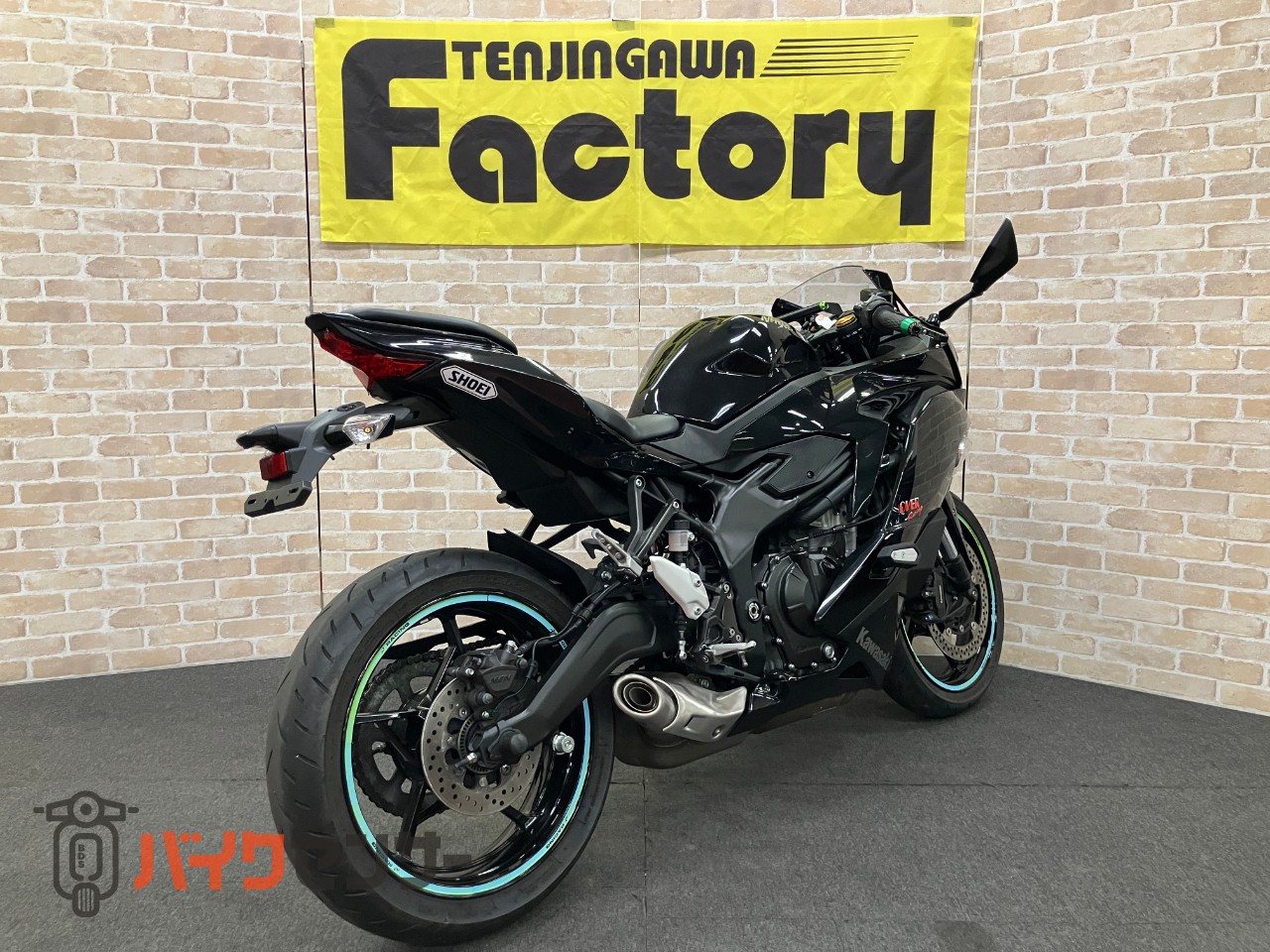 NINJA ZX-25R クイックシフター　ラジエタースクリーン　左右レバー　OVERハンドル_4