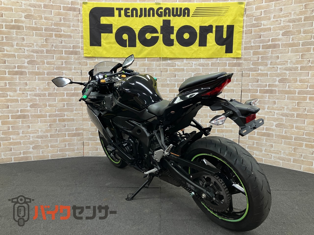 NINJA ZX-25R クイックシフター　ラジエタースクリーン　左右レバー　OVERハンドル_5