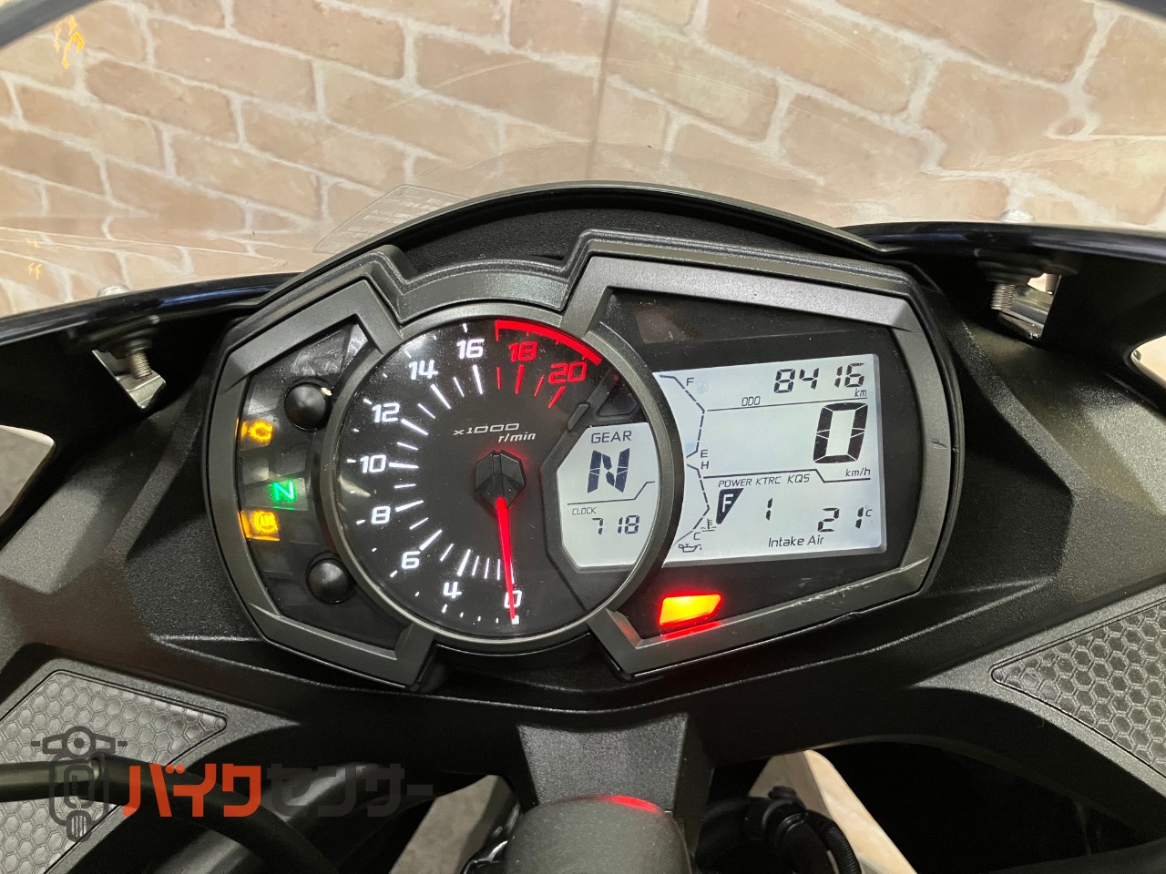 NINJA ZX-25R クイックシフター　ラジエタースクリーン　左右レバー　OVERハンドル_10