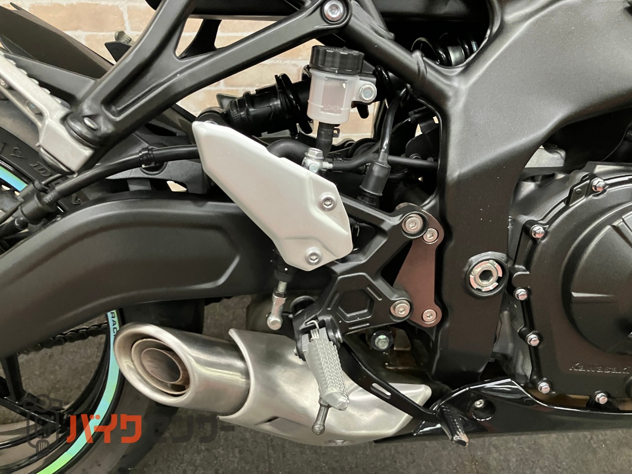 NINJA ZX-25R クイックシフター　ラジエタースクリーン　左右レバー　OVERハンドル_34