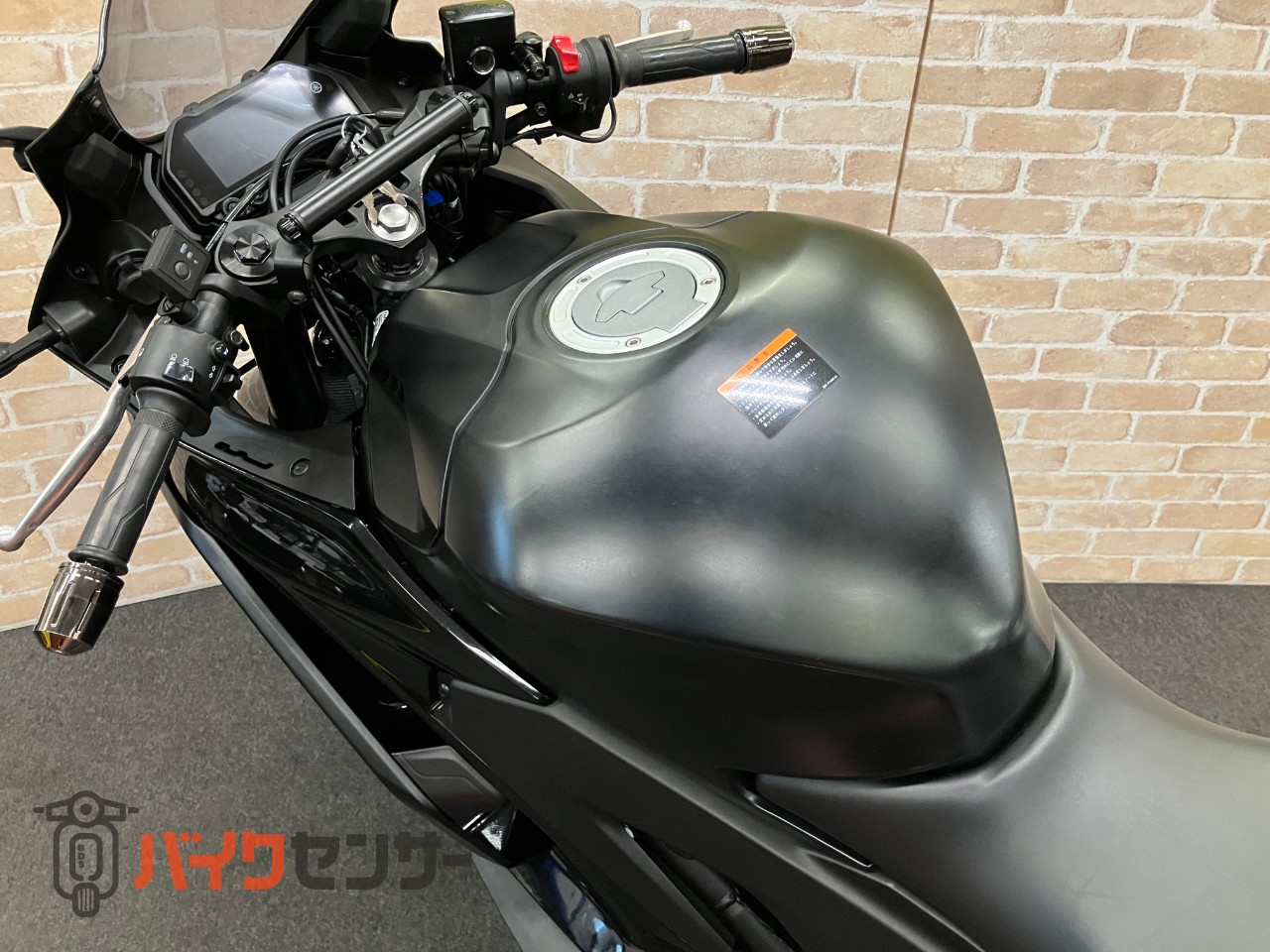 YZF-R25　WR'Sスリップオン　ベビーフェイスバックステップ　カウリングプロテクター　クイックシフター　フェンダーレス_8