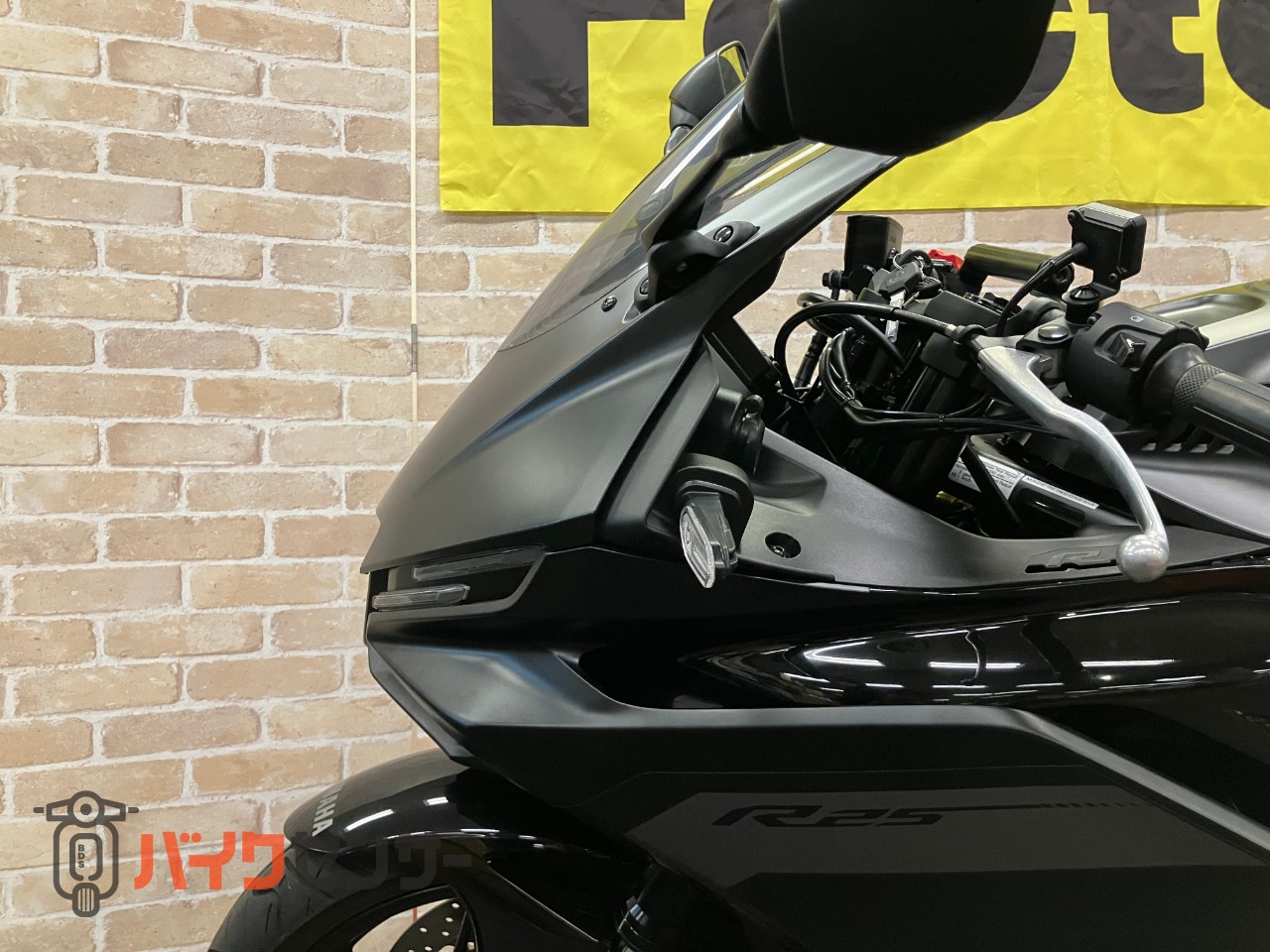 YZF-R25　WR'Sスリップオン　ベビーフェイスバックステップ　カウリングプロテクター　クイックシフター　フェンダーレス_14