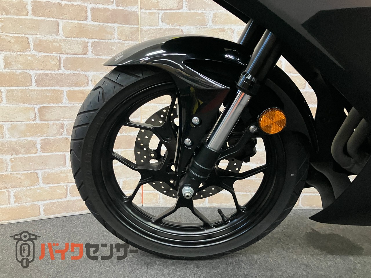 YZF-R25　WR'Sスリップオン　ベビーフェイスバックステップ　カウリングプロテクター　クイックシフター　フェンダーレス_15