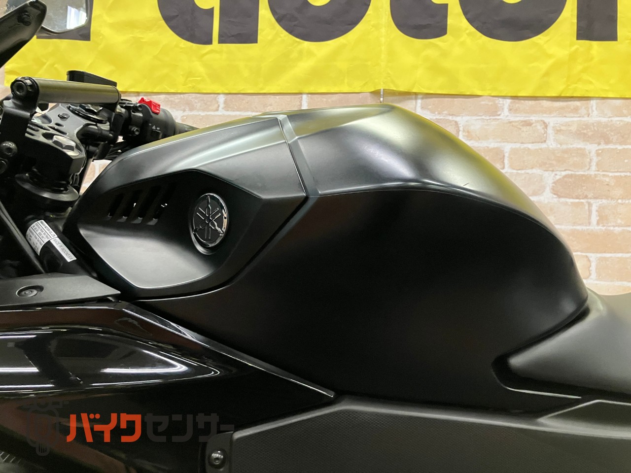 YZF-R25　WR'Sスリップオン　ベビーフェイスバックステップ　カウリングプロテクター　クイックシフター　フェンダーレス_18