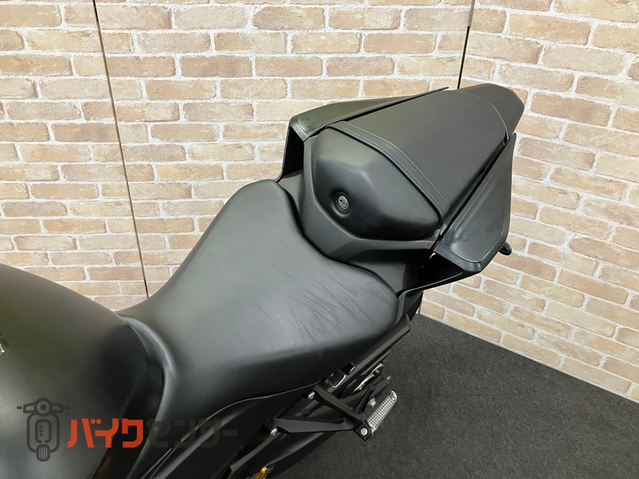 YZF-R25　WR'Sスリップオン　ベビーフェイスバックステップ　カウリングプロテクター　クイックシフター　フェンダーレス_26