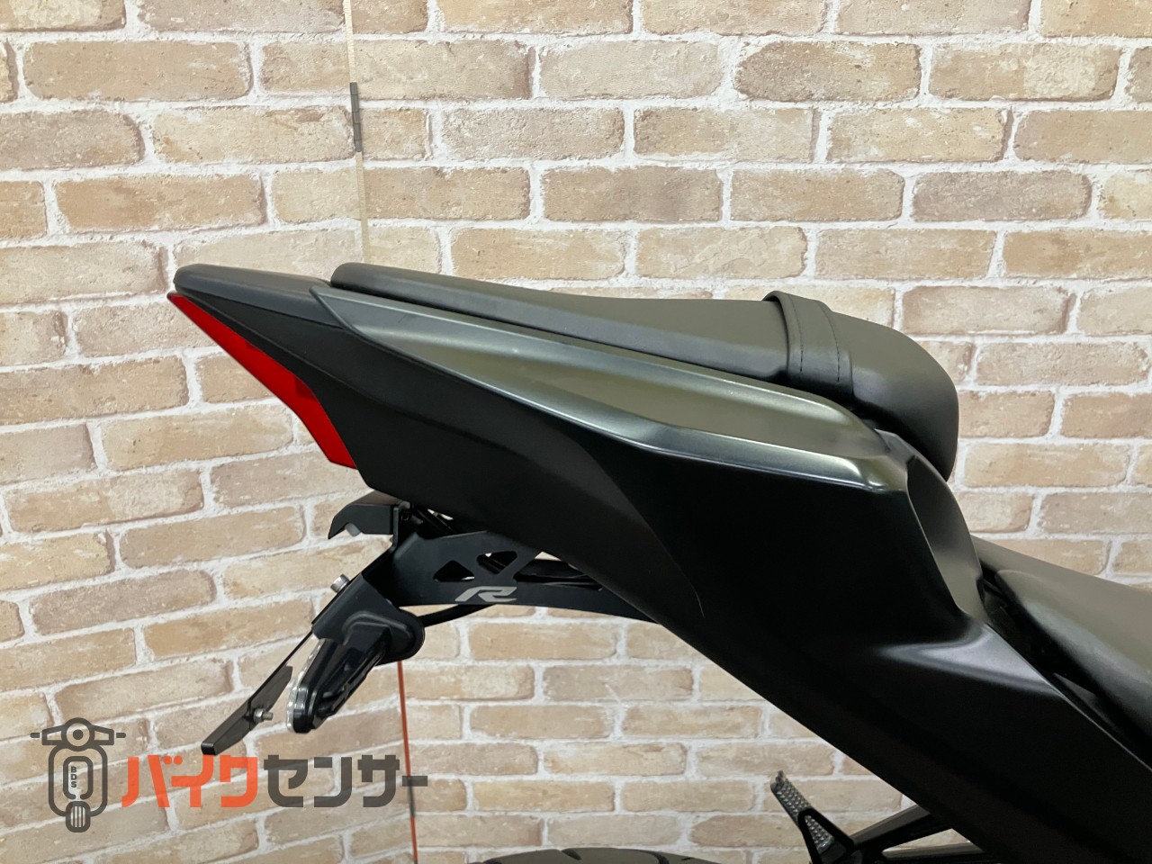 YZF-R25　WR'Sスリップオン　ベビーフェイスバックステップ　カウリングプロテクター　クイックシフター　フェンダーレス_37