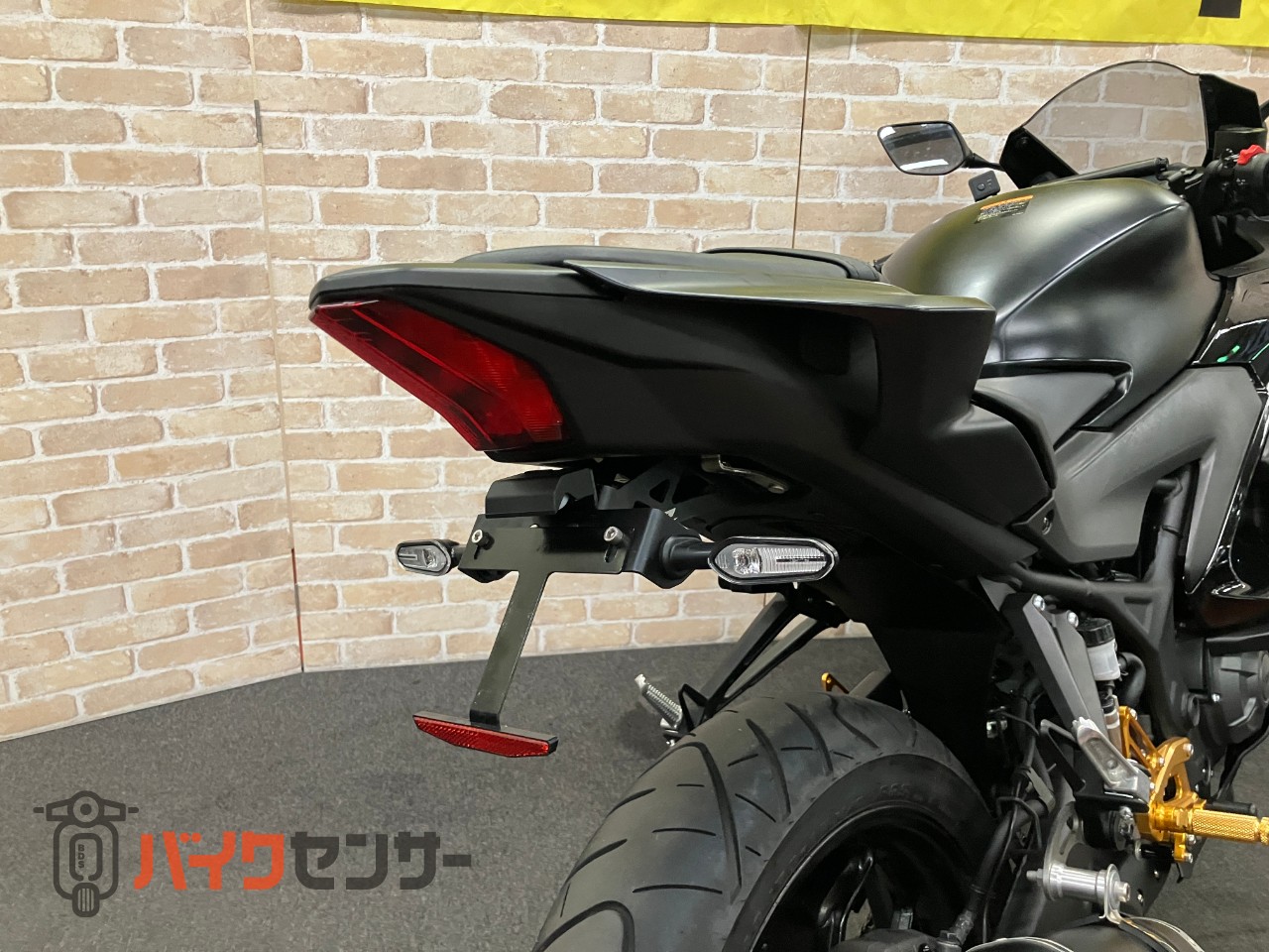 YZF-R25　WR'Sスリップオン　ベビーフェイスバックステップ　カウリングプロテクター　クイックシフター　フェンダーレス_44