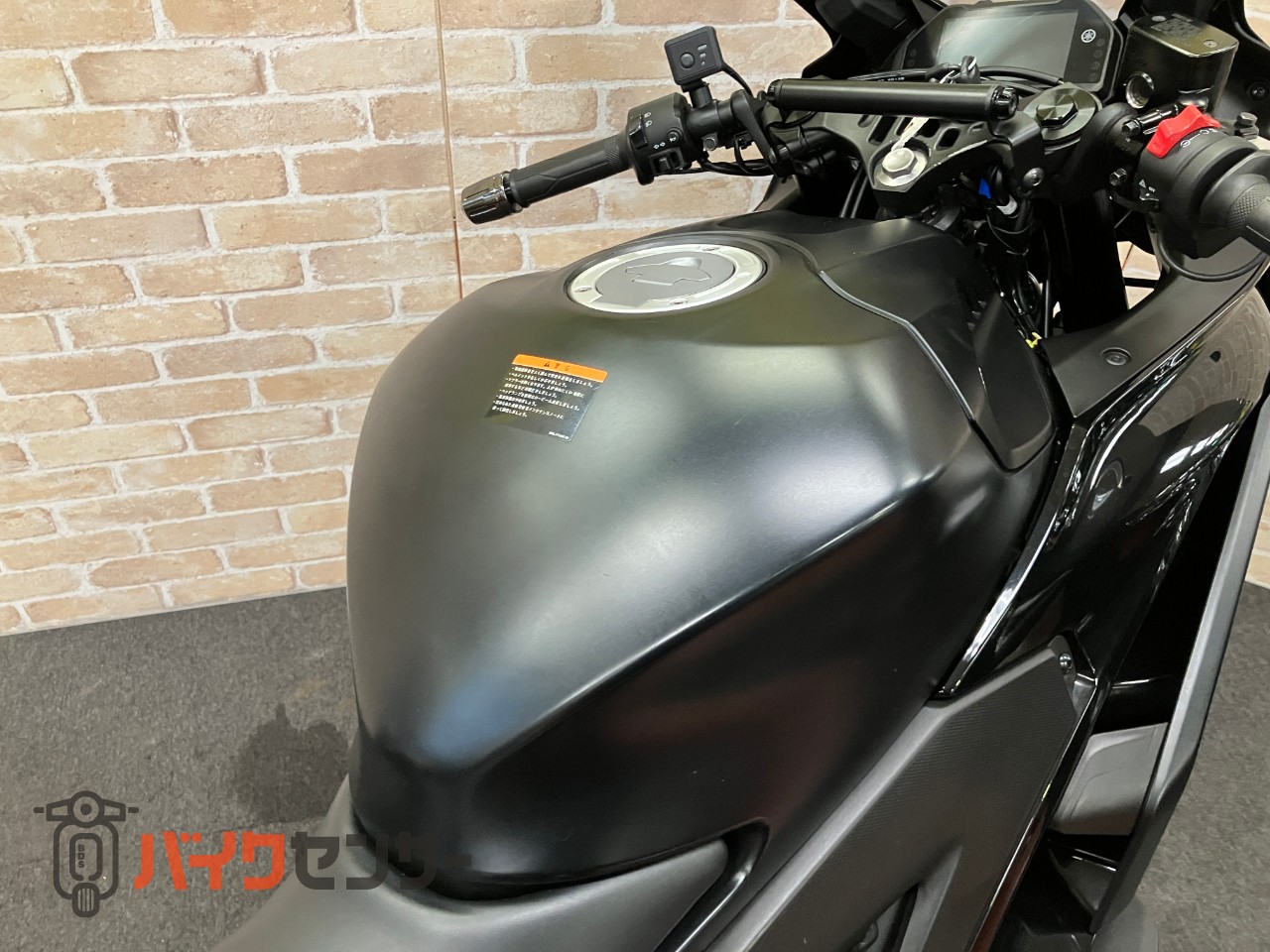 YZF-R25　WR'Sスリップオン　ベビーフェイスバックステップ　カウリングプロテクター　クイックシフター　フェンダーレス_47