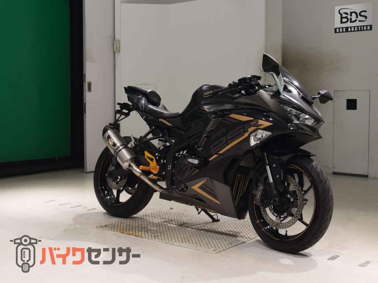 NINJA ZX-25R　ヨシムラフルエキ　バックステップ　フェンダーレス　コアガード　ETC マウントバー_2