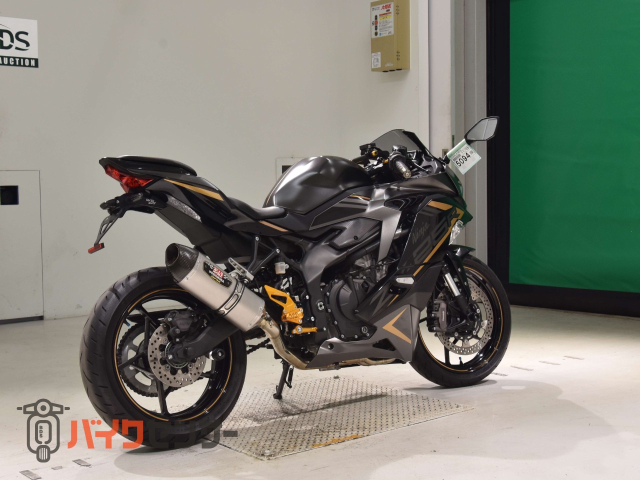 NINJA ZX-25R　ヨシムラフルエキ　バックステップ　フェンダーレス　コアガード　ETC マウントバー_4