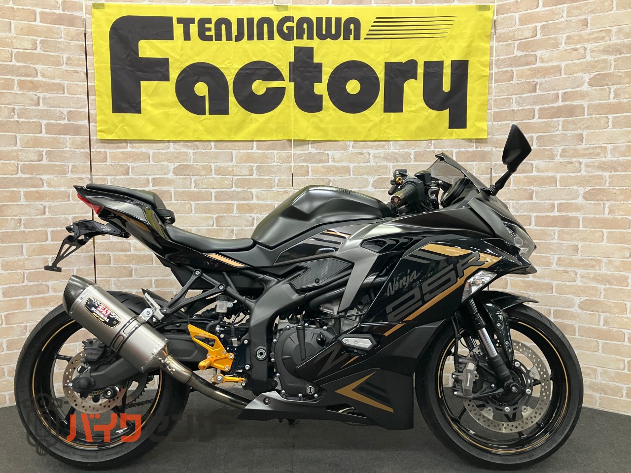 NINJA ZX-25R ヨシムラフルエキ バックステップ フェンダーレス コアガード ETC マウントバー_0