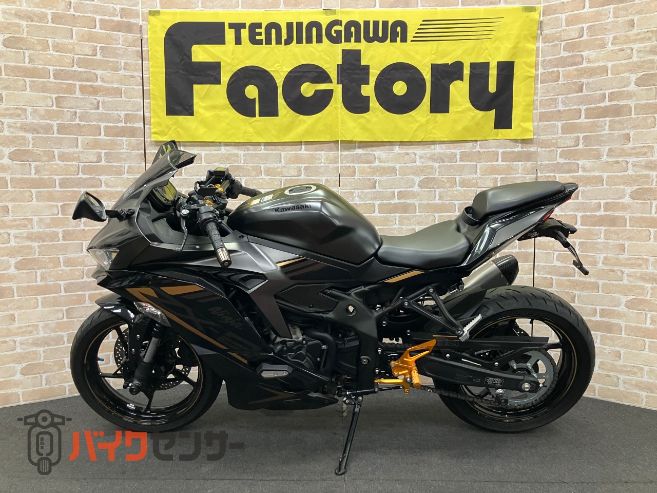NINJA ZX-25R ヨシムラフルエキ バックステップ フェンダーレス コアガード ETC マウントバー_1