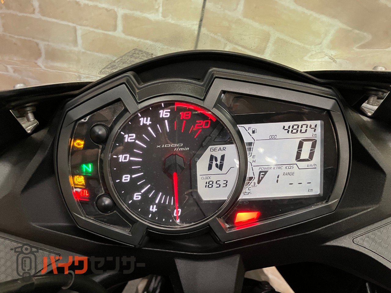 NINJA ZX-25R ヨシムラフルエキ バックステップ フェンダーレス コアガード ETC マウントバー_12