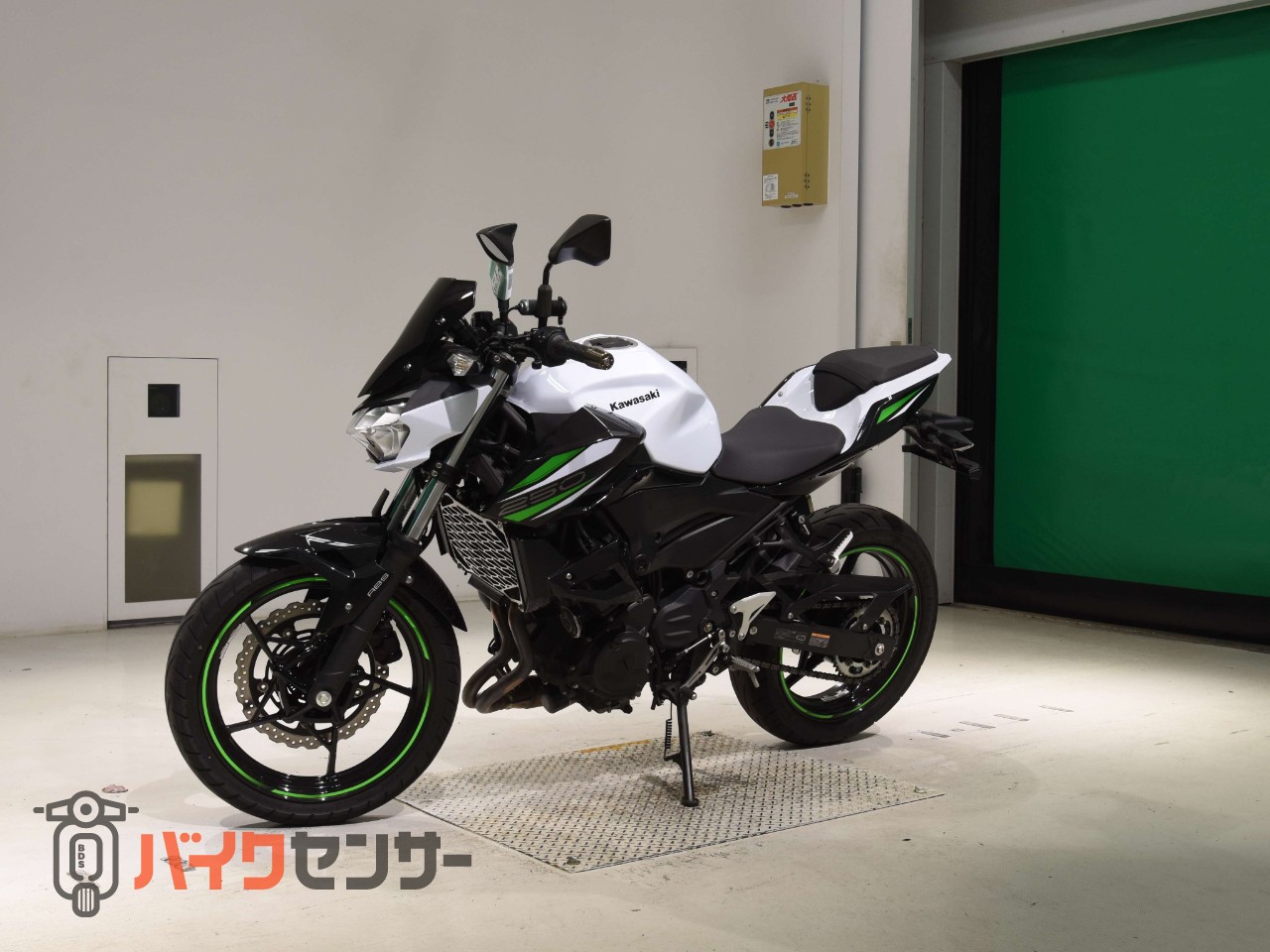 Z250 ラジエタースクリーン メーターバイザー ACTIVE左右レバー ETC USB_3