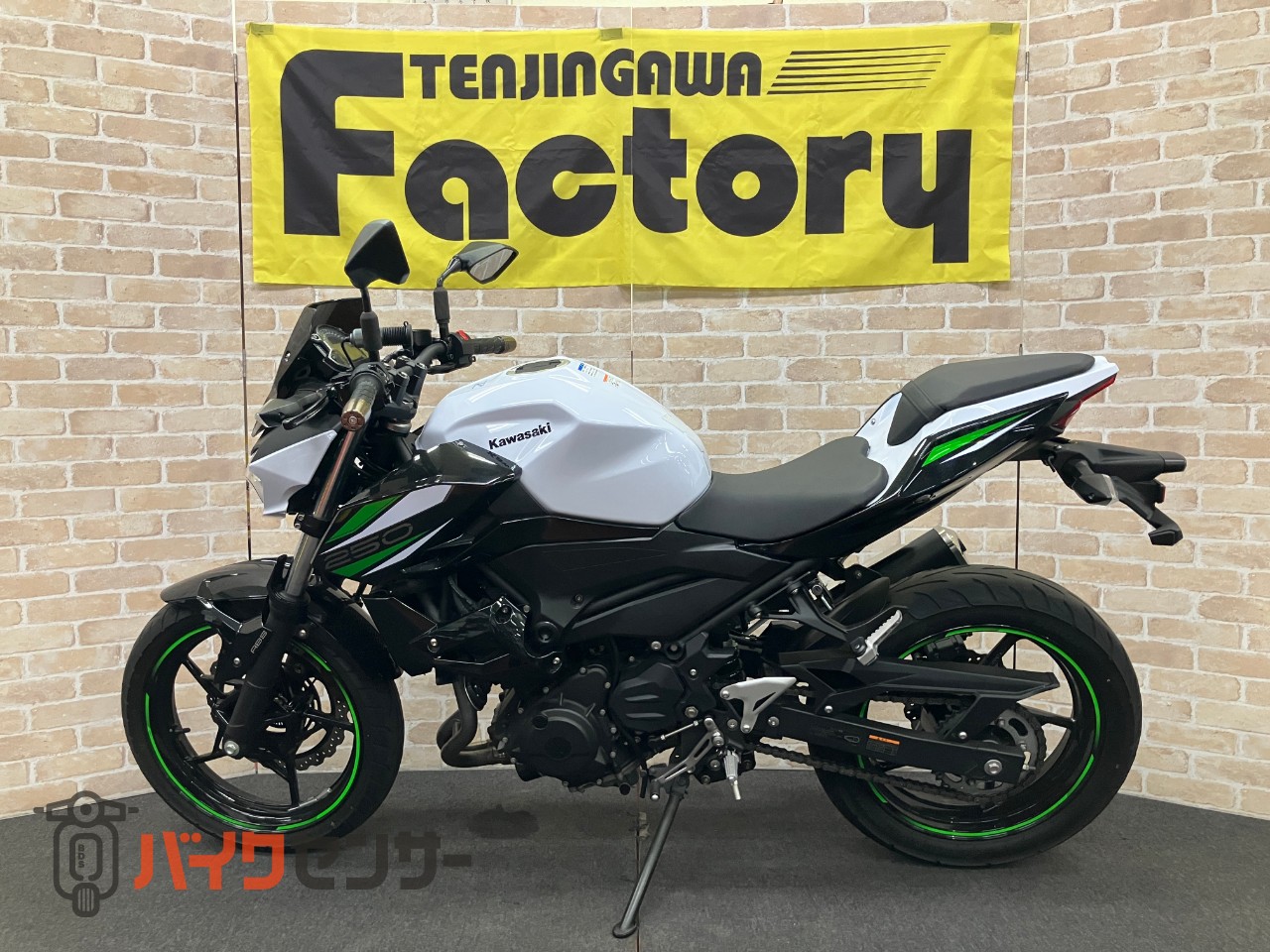 Z250　ラジエタースクリーン　メーターバイザー　ACTIVE左右レバー　ETC USB_1