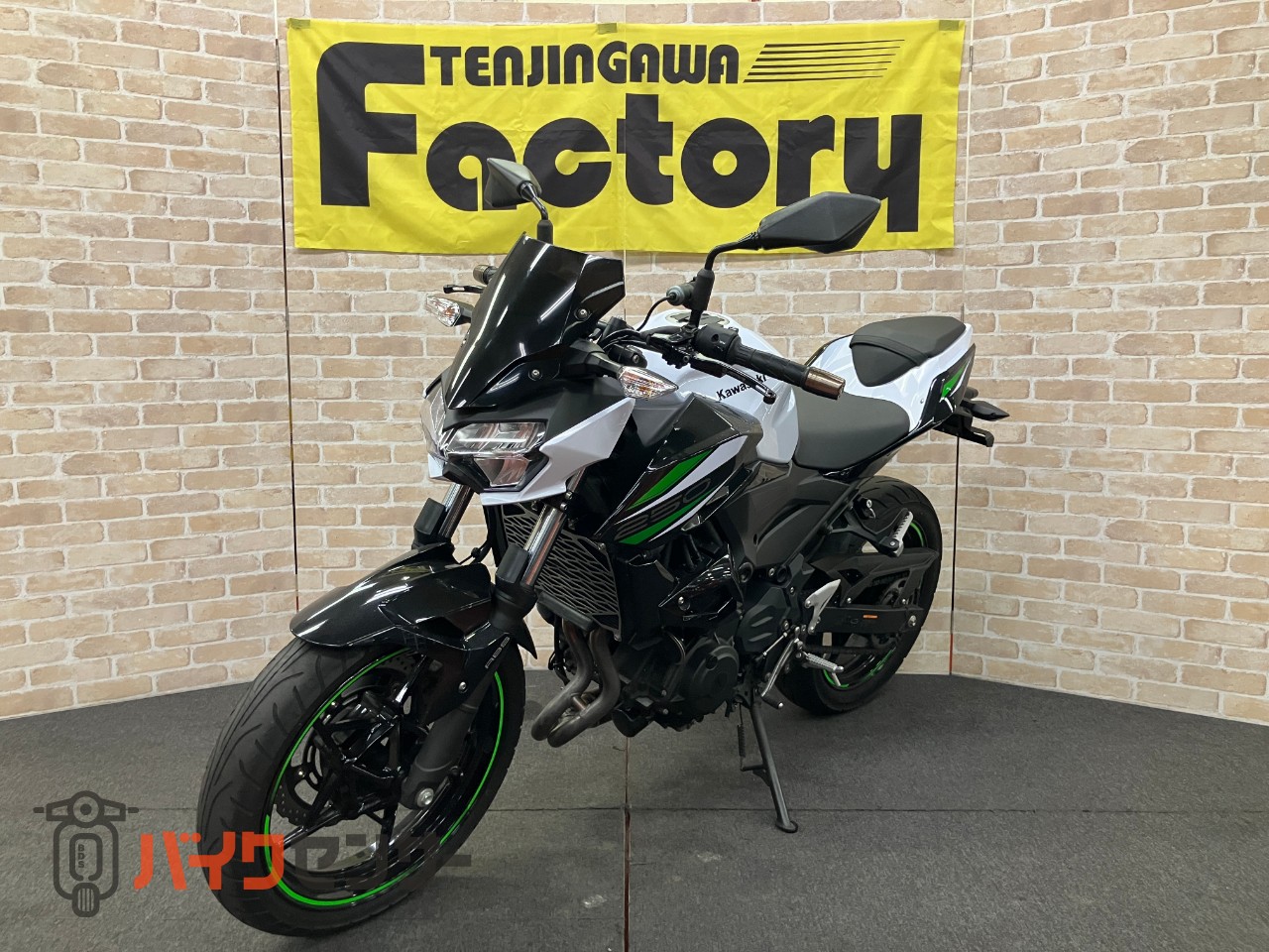 Z250　ラジエタースクリーン　メーターバイザー　ACTIVE左右レバー　ETC USB_3