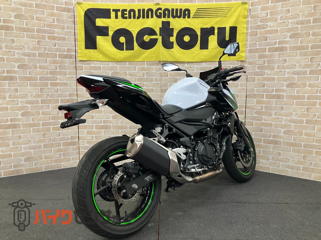 Z250　ラジエタースクリーン　メーターバイザー　ACTIVE左右レバー　ETC USB_4