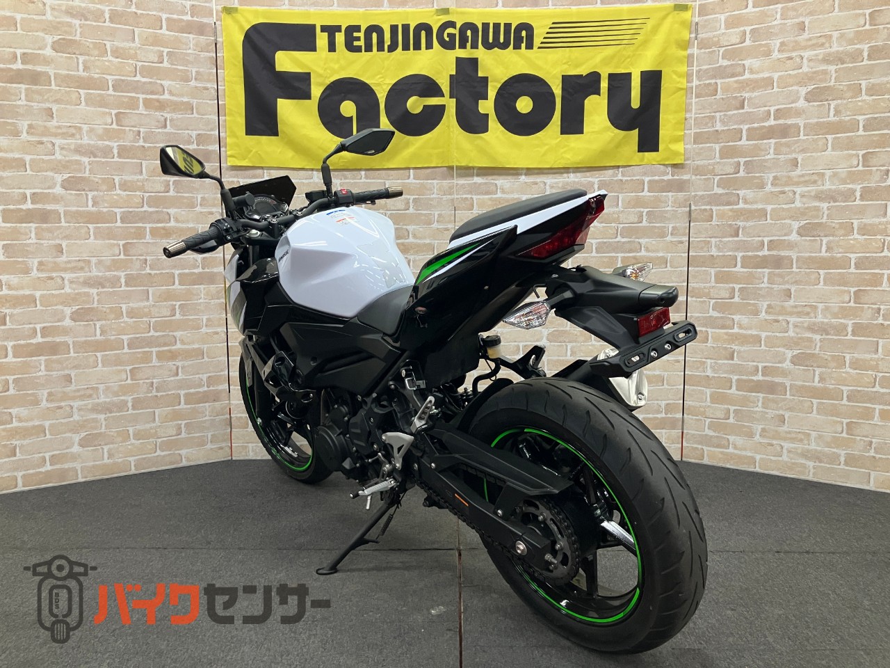 Z250　ラジエタースクリーン　メーターバイザー　ACTIVE左右レバー　ETC USB_5