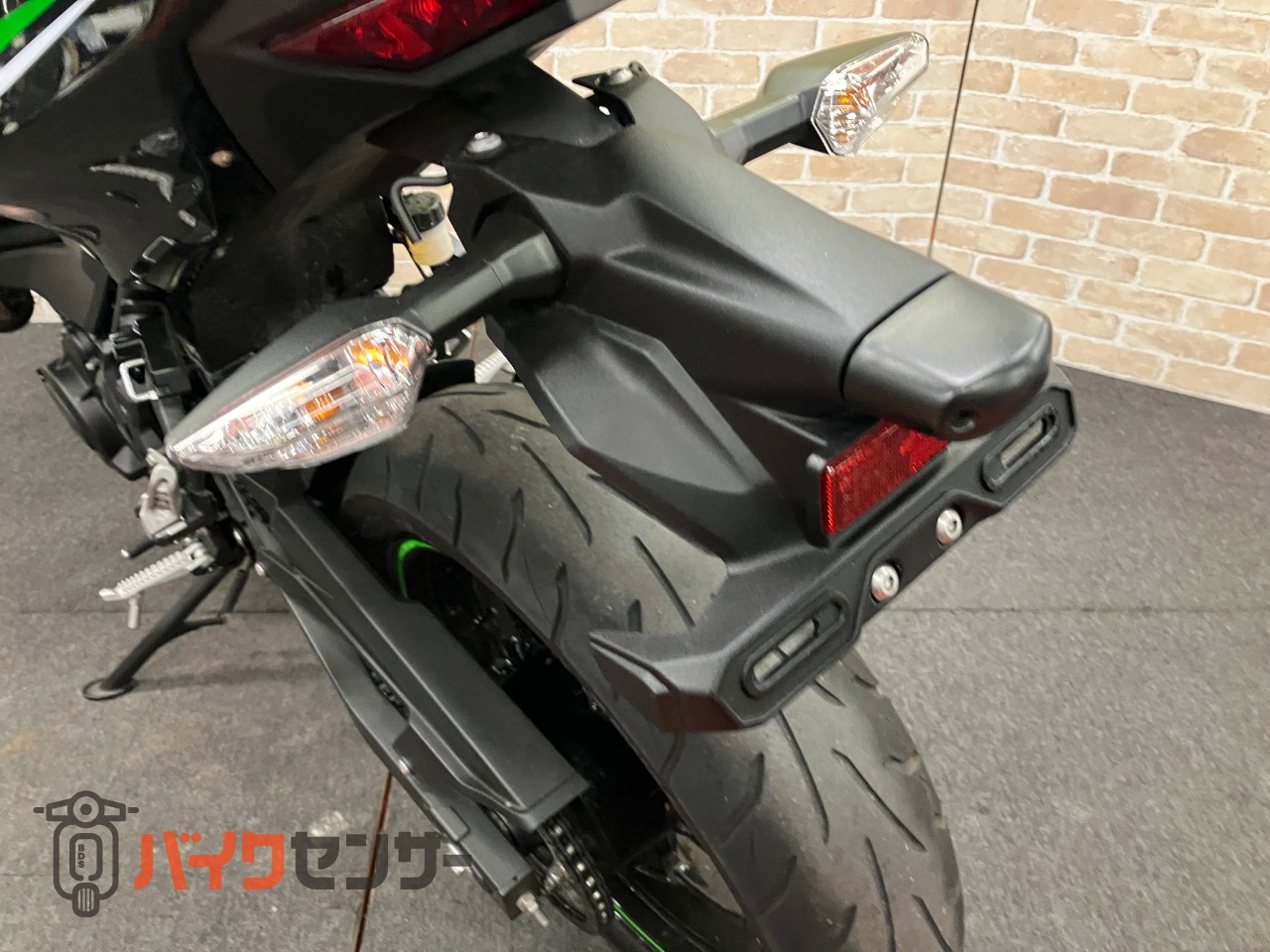 Z250　ラジエタースクリーン　メーターバイザー　ACTIVE左右レバー　ETC USB_8