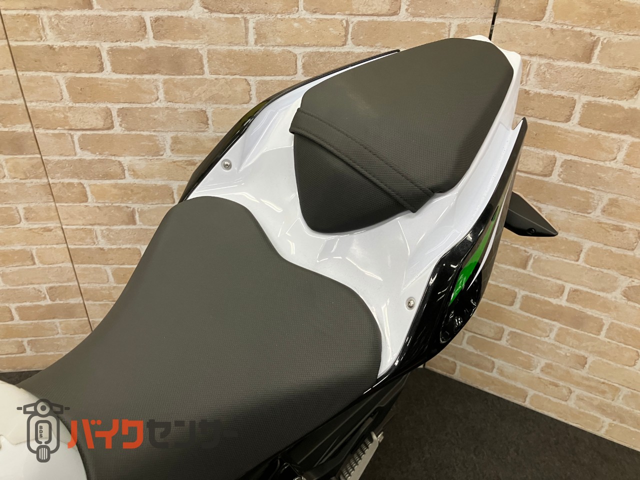 Z250　ラジエタースクリーン　メーターバイザー　ACTIVE左右レバー　ETC USB_23