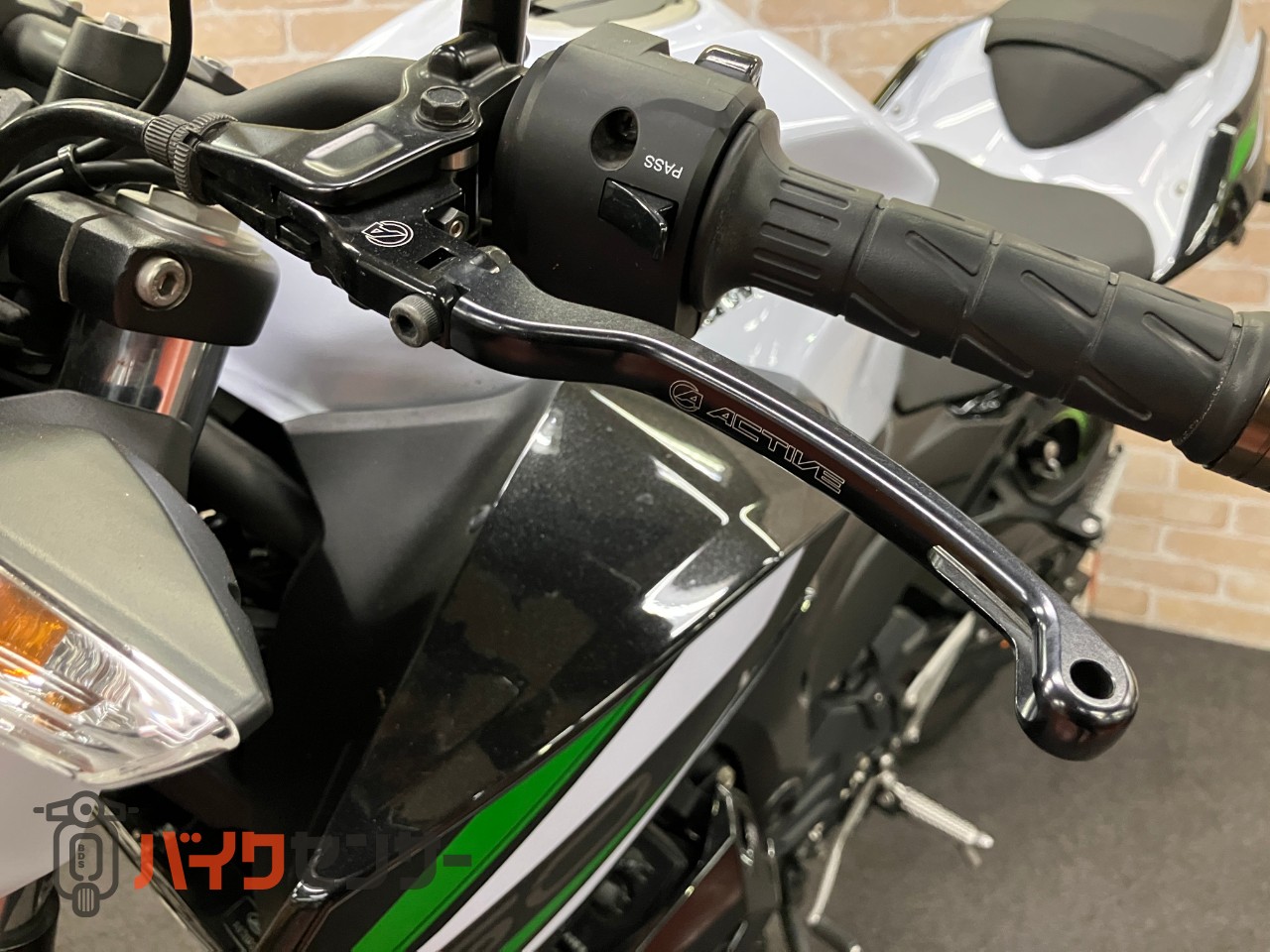 Z250　ラジエタースクリーン　メーターバイザー　ACTIVE左右レバー　ETC USB_24