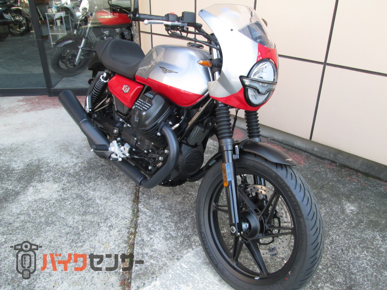 モトグッツィ V7ストーン850 コルサ ビキニカウルがカッコイイ